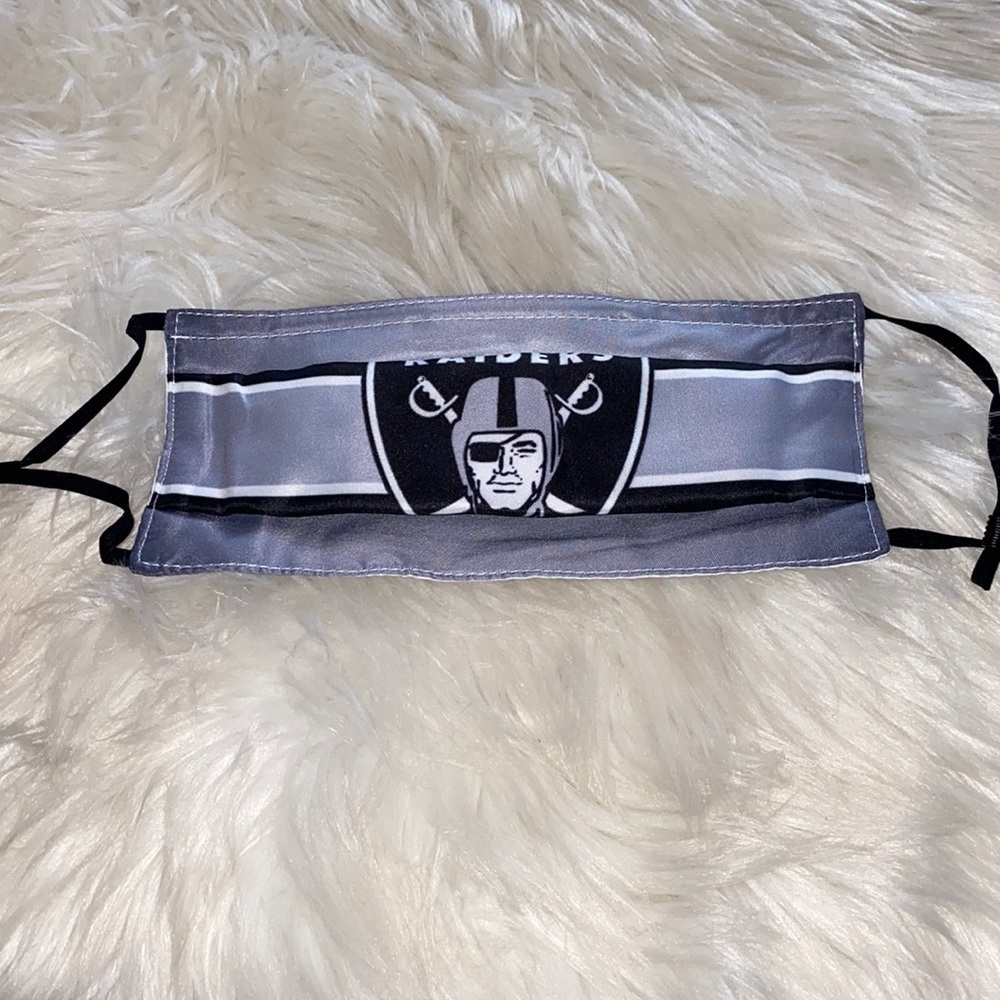 New without tags raiders facemask